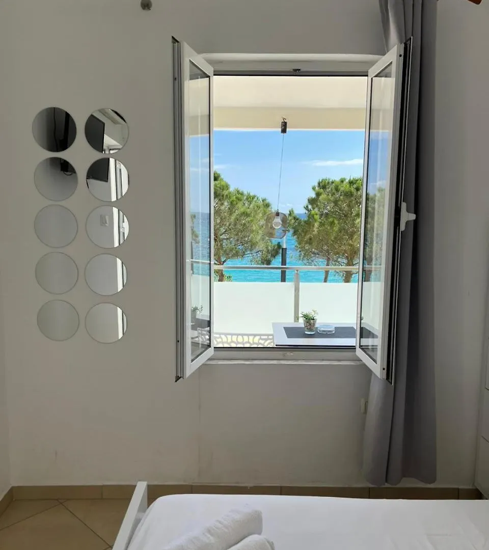 Spile Rooms Lukas Himara Pensjonat